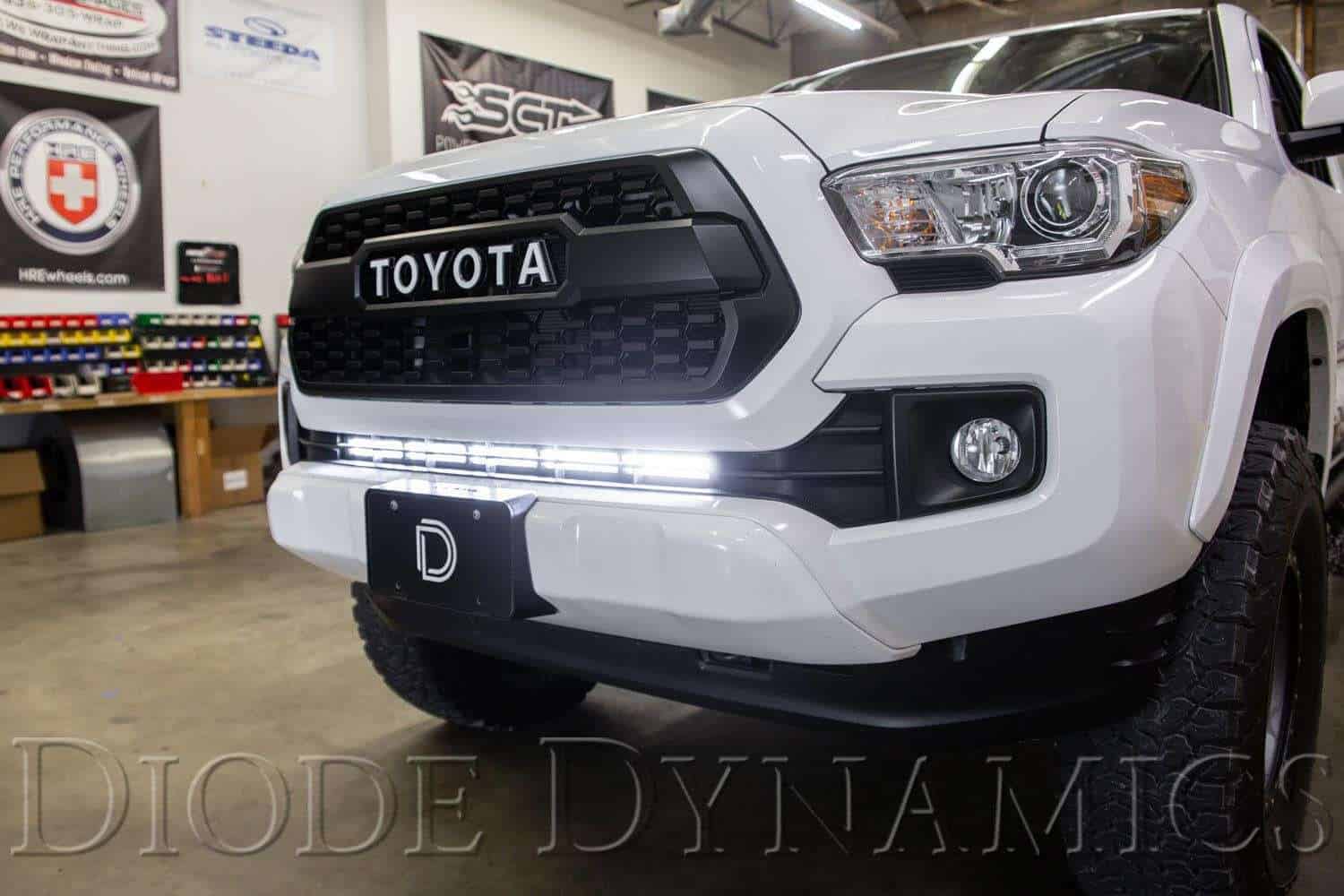 TOYOTA TACOMA (16-21): DIODE DYNAMICS STEALTH LIGHT BAR
