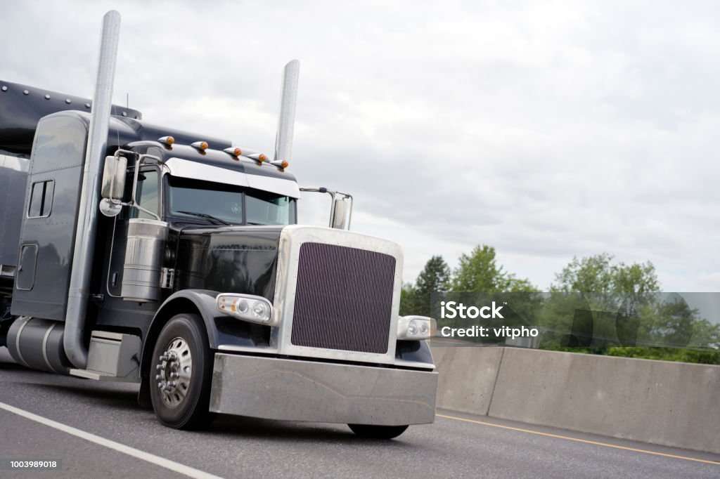 The Ultimate Guide To Upgrading Your Peterbilt 389 Headlights 2 istockphoto 1003989018 1024x1024 1