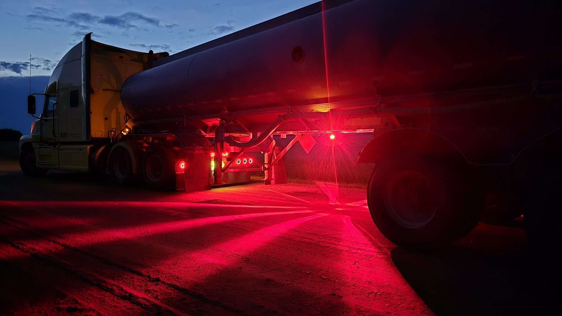 Red Glass Is Class Watermelon Light – Star Lens Led Marker 6 Glass is Class watermelon lights installed under a trailer using the Alpha Series Lighting 90 degree mirror brackets