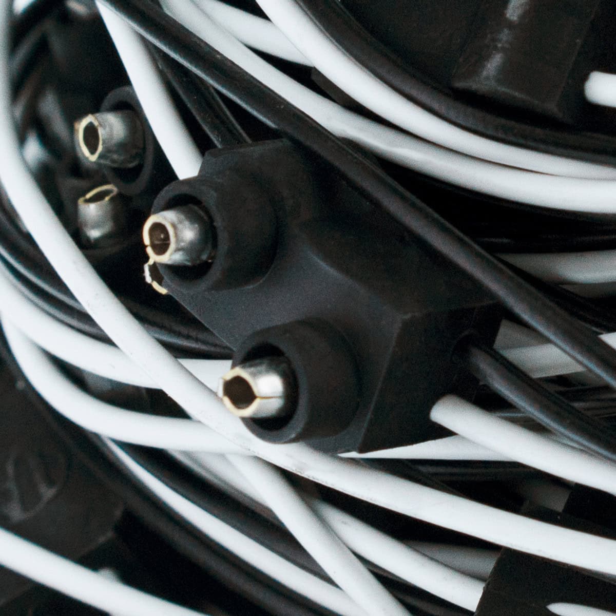 100 Count 2-Prong Male Bullet Plugs 16G Wire Harness Roll - 100' W/12&Quot; Lead Between Plugs 3 100 Count 2-Prong Male Bullet Plugs 16G Wire Harness Roll - 100' W/12" Lead Between Plugs