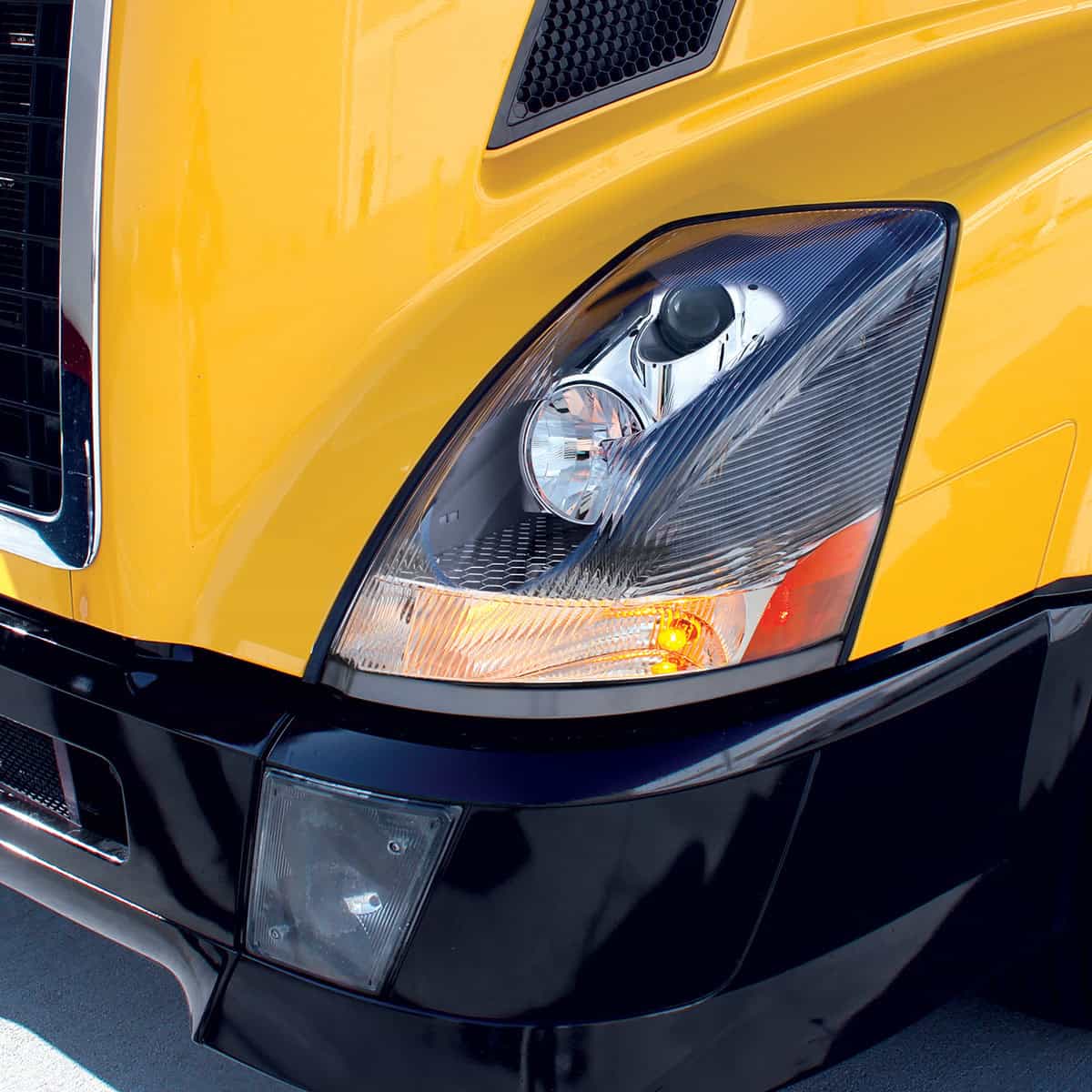 2003-2017 Volvo Vn Chrome Headlight – Competition Series 4 2003-2017 Volvo VN Chrome Headlight – Competition Series