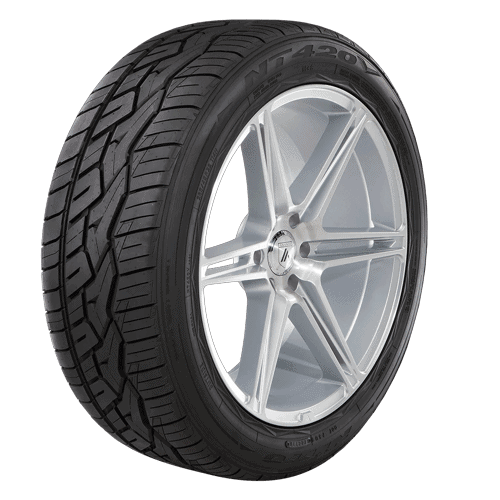 Nitto NT420V Tire — LT305/55R20 All-Season
