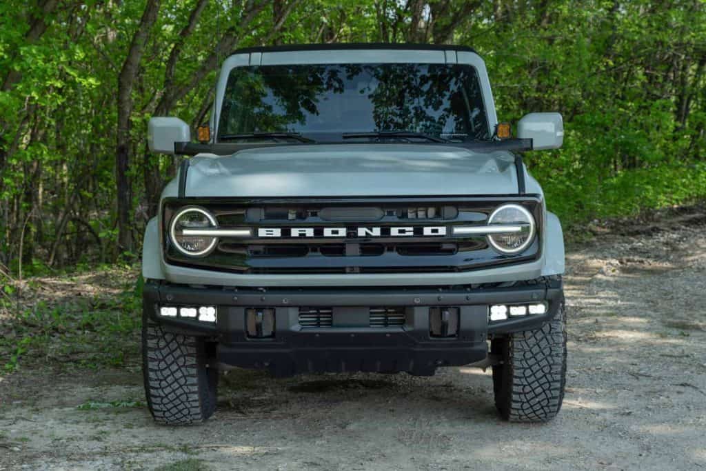 Diode Dynamics Stage Series Fog Pocket Kit For 2021+ Ford Bronco 58 Manufacturer Bronco photo with the complete six-pod fog-pocket kit illuminated.
