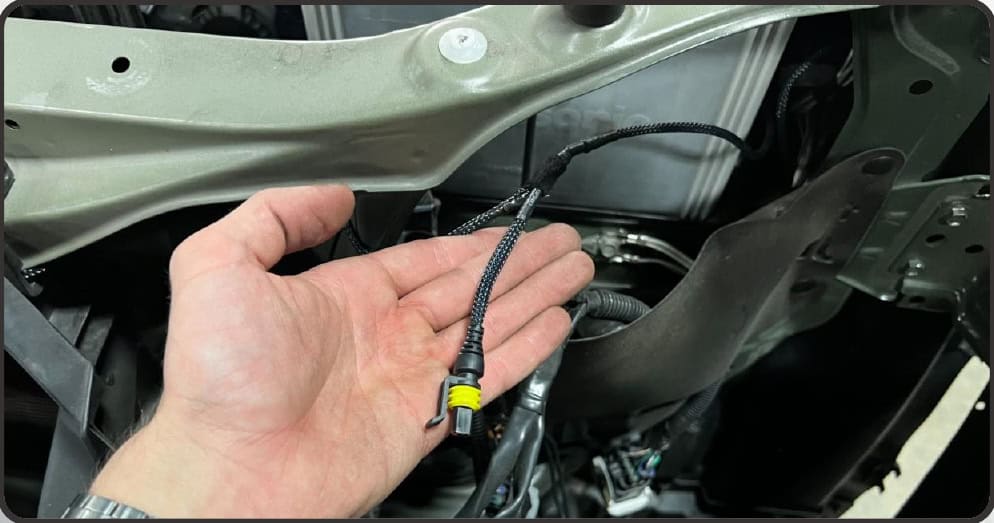 2014–2024 Toyota 4Runner Xb Evo &Amp; Evo Hybrid Installation Guide 32 Route the shortest DRL branch to the driver-side lamp.