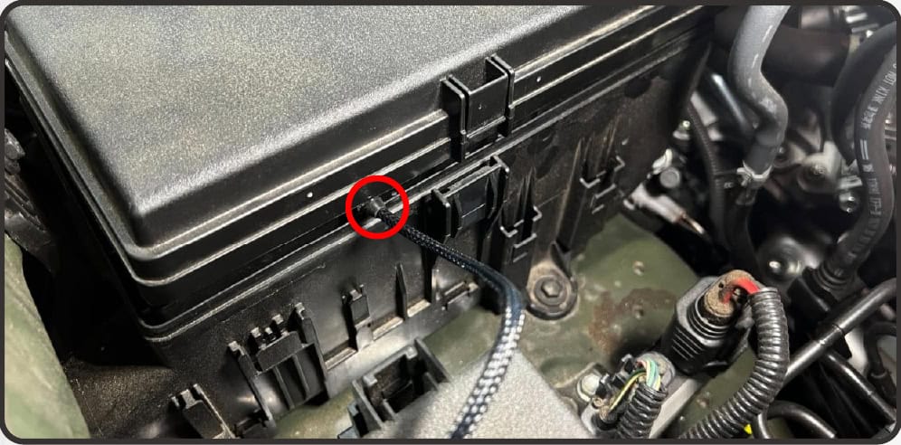 2014–2024 Toyota 4Runner Xb Evo &Amp; Evo Hybrid Installation Guide 27 2014–2018: route through a 5.5 mm / 7/32-inch lid notch and seat the grommet.