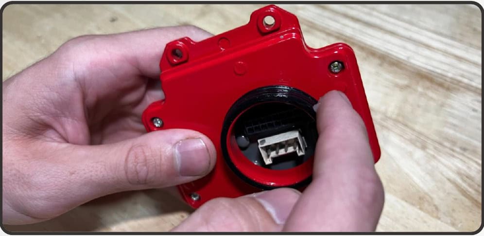2014–2024 Toyota 4Runner Xb Evo &Amp; Evo Hybrid Installation Guide 21 Apply a thin layer of included dielectric grease to the outer rubber gasket.