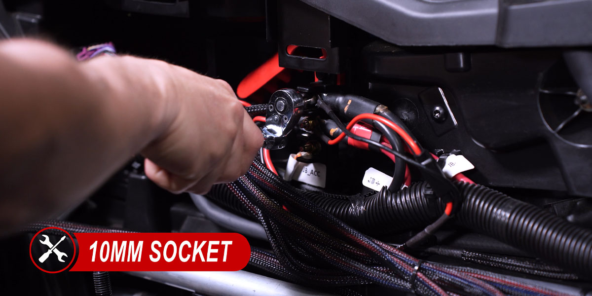 Can-Am Maverick X3 A-Pillar Light Installation Guide 14 Connect the harness leads to the identified bus-bar terminals.