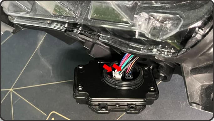 2021–2023 F-150 Morimoto Xb Evo &Amp; Evo Hybrid Installation Guide 20 Release the driver connectors by their clips