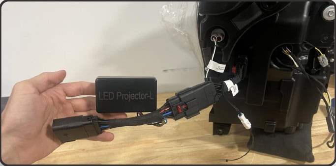 2021–2023 F-150 Morimoto Xb Evo &Amp; Evo Hybrid Installation Guide 24 Check the side-specific LED Projector-L or R module label