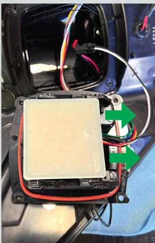 2021–2023 F-150 Morimoto Xb Tail-Light Installation Guide 17 Slide the module into its retaining hooks