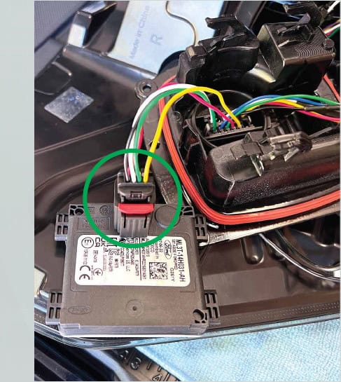 2021–2023 F-150 Morimoto Xb Tail-Light Installation Guide 16 Connect the original BLIS module to the new lamp