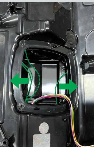2021–2023 F-150 Morimoto Xb Tail-Light Installation Guide 18 Keep the black wires clear of the holder
