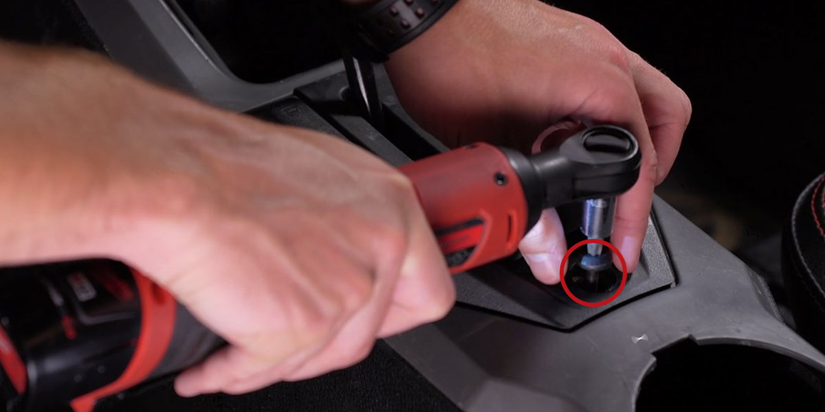 Polaris Rzr Pro Xp / Turbo R Ss5 Crosslink Roof Installation Guide 8 Remove the T40 shift-lever bolt beneath the rubber cover.