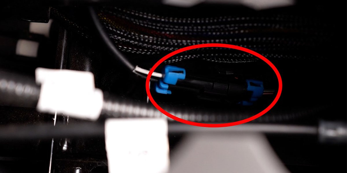 Polaris Rzr Pro Ss3 / Ss5 A-Pillar Installation Guide 2 Disconnect the blue-tab connector beneath the cup holder.