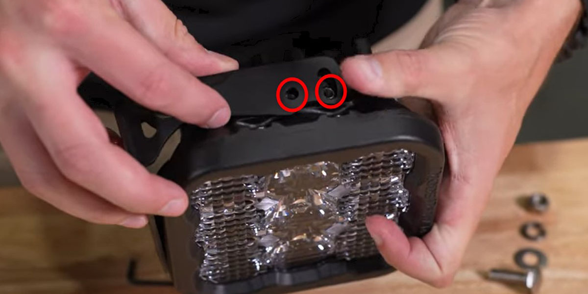Polaris Rzr Pro Ss3 / Ss5 A-Pillar Installation Guide 29 SS5 example: secure the pod bracket using the matching supplied hardware.