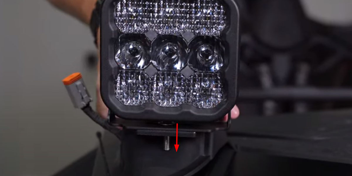 Polaris Rzr Pro Ss3 / Ss5 A-Pillar Installation Guide 30 SS5 example of the lower mounting bolt. SS3 uses its own supplied bracket and hardware.