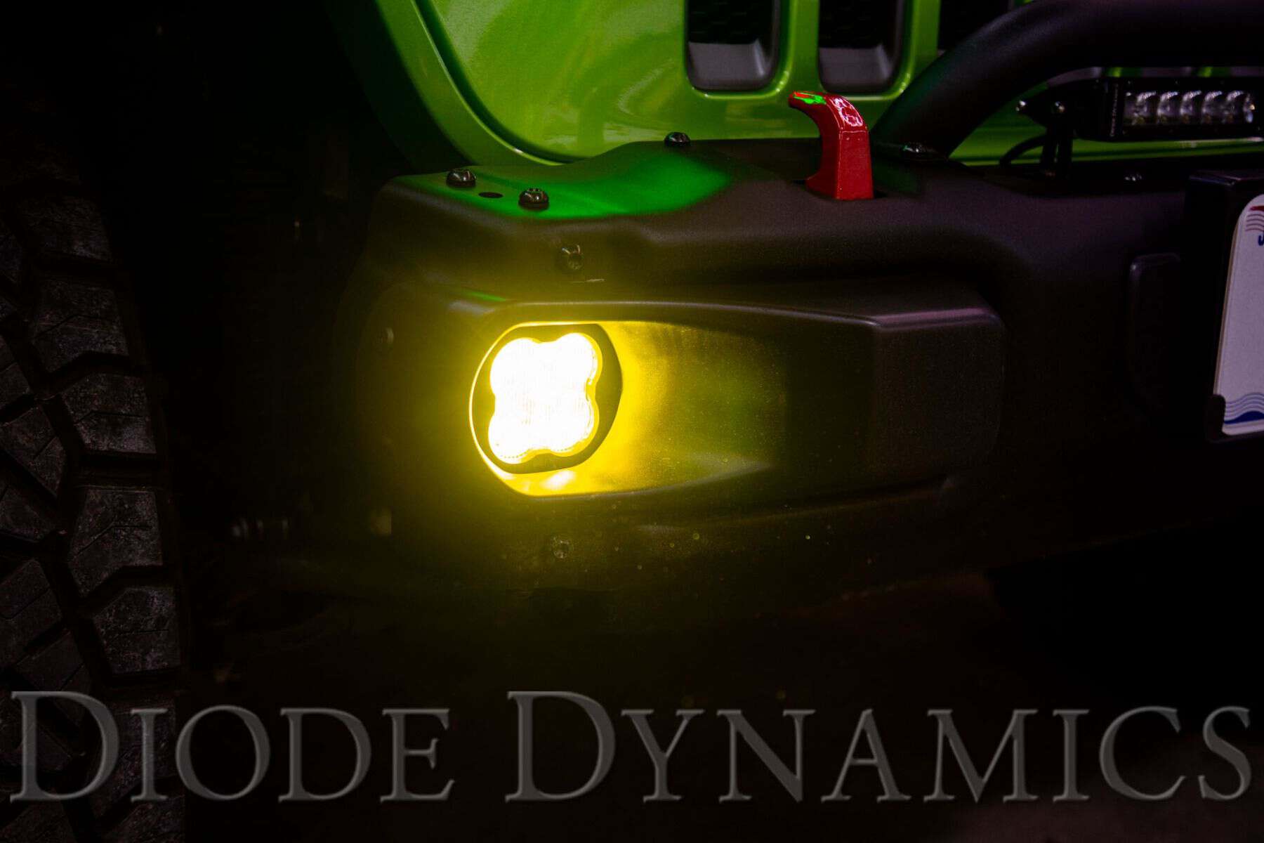 SS3 Type MR fog-light installation example in a steel bumper.