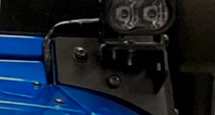 Jeep Jk Ss5 Windshield Lightbar Installation Guide 4 CrossLink end mount attached to the windshield bracket.