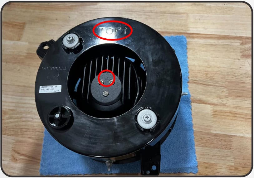 Jeep Jl/Jt Morimoto Super7 Halo Installation 8 Align the projector and headlight assembly UP markings.