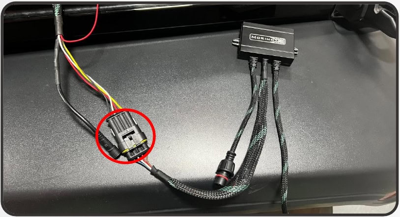 Jeep Jl/Jt Morimoto Super7 Halo Installation 13 Large four-pin LED-driver to power-harness connection.