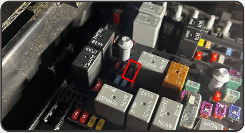 Jeep Jl/Jt Morimoto Super7 Halo Installation 15 Original F34 fuse position highlighted by Morimoto.