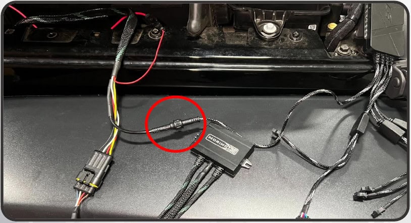 Jeep Jl/Jt Morimoto Super7 Halo Installation 18 XBT power connection with aligned arrows and threaded collar.