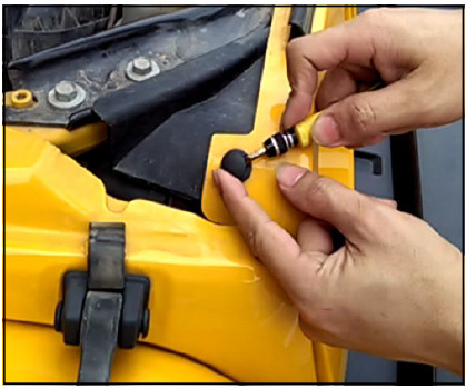 Pro Comp 76402P Jeep Headlight Installation Guide 2 Manufacturer photo: release a top grille retainer.