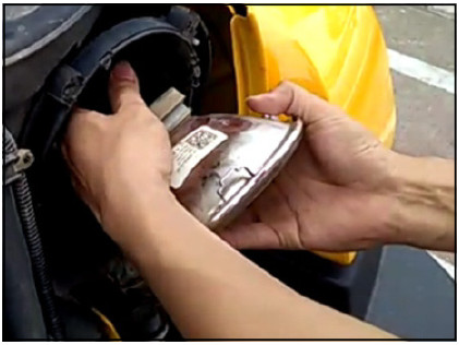 Pro Comp 76402P Jeep Headlight Installation Guide 5 Manufacturer photo: support the original lamp and unplug it.