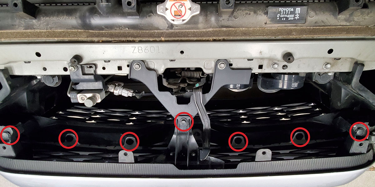2014–2019 Toyota 4Runner Ss30 Stealth Lightbar Installation Guide 3 Manufacturer step 2: release the top of the grille.