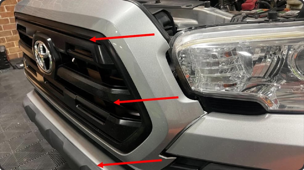 2016–2023 Tacoma Morimoto Evo Headlight Installation Guide 6 Release the side clips on both sides of the grille.