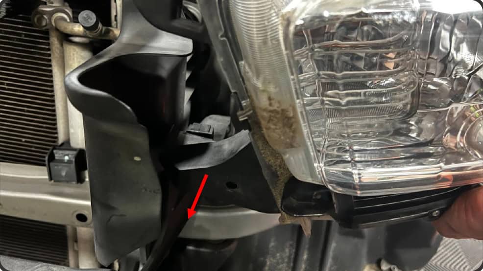 2016–2023 Tacoma Morimoto Evo Headlight Installation Guide 16 Pull the assembly forward to release the inner clip.
