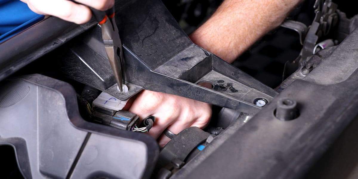 2016–2023 Tacoma Form Headlight Installation Guide 2 Disconnect the grille sensor connector before removing the grille.
