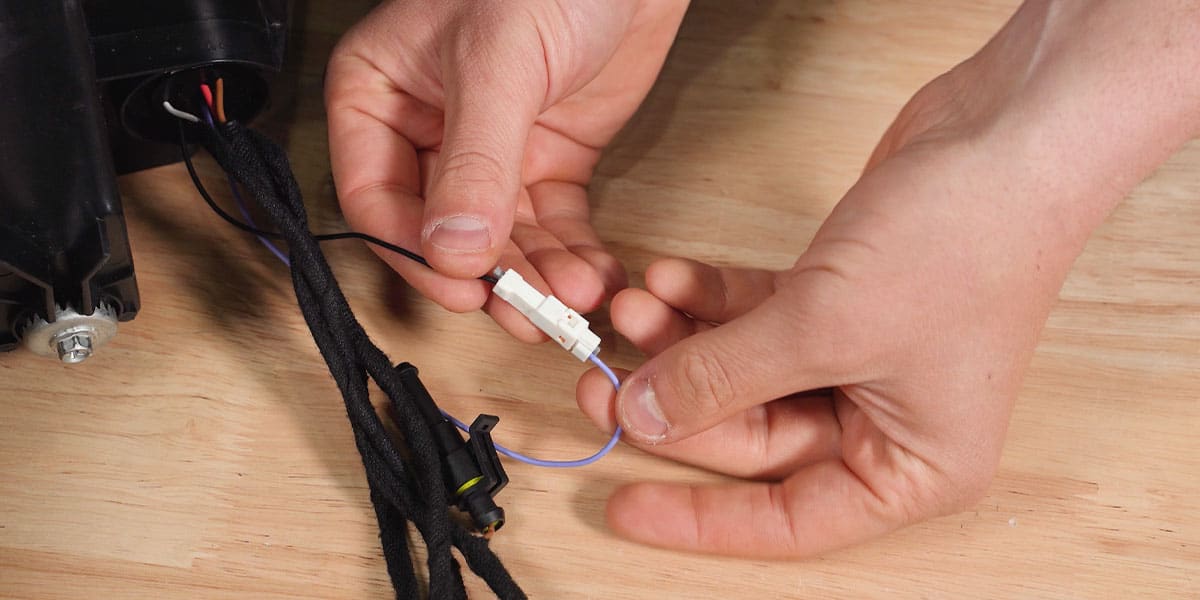 2016–2023 Tacoma Form Headlight Installation Guide 9 Selectable-DRL models use this small white connector to choose white or amber.