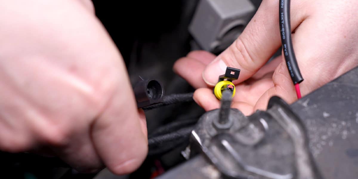2016–2023 Tacoma Form Headlight Installation Guide 11 Disconnect the brown-wire connection for the optional independent DRL feed.