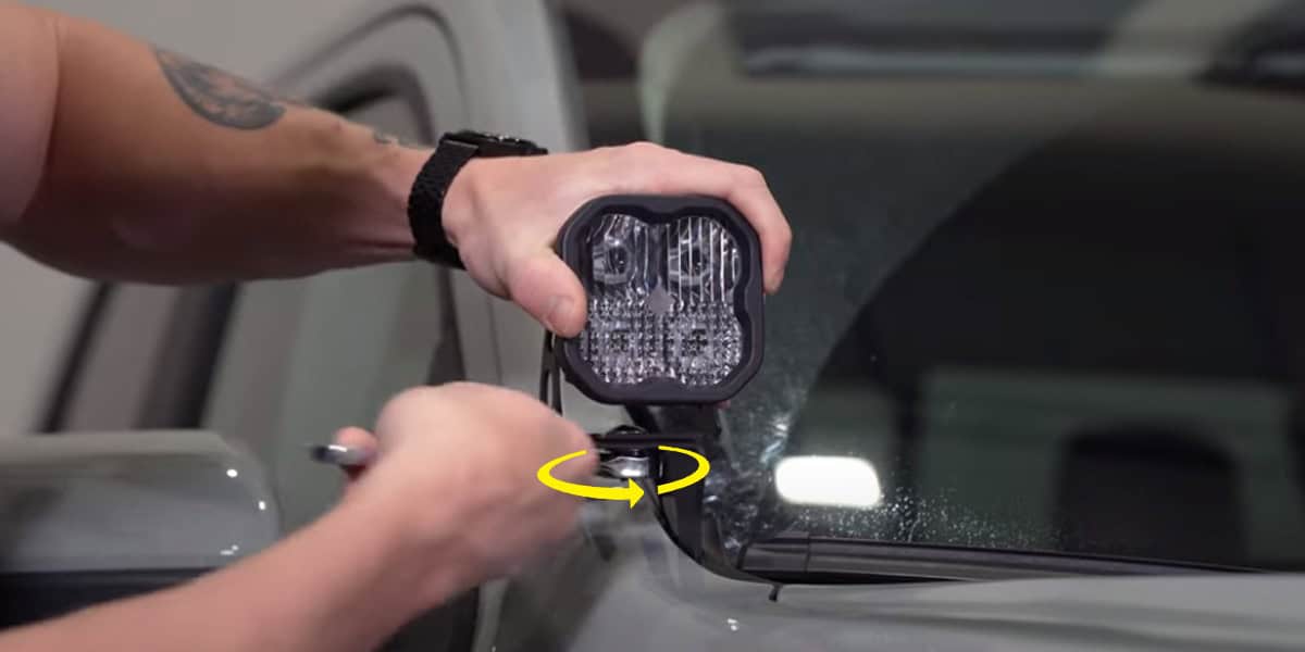 2016–2023 Toyota Tacoma Ditch Light Installation Guide 18 Aim the lamps before the final mounting hardware is tightened.