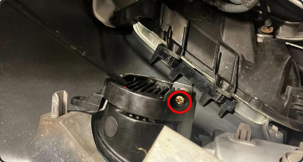 Morimoto Type T Evo Fog-Light Installation And Aiming Guide 12 Use a #2 Phillips screwdriver at the built-in aiming adjuster.