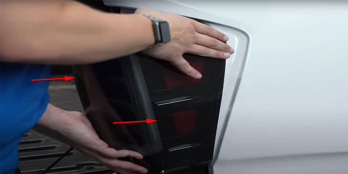 2016–2023 Tacoma Form Tail-Light Installation Guide 5 Align and seat the replacement lamp in its retaining clips.