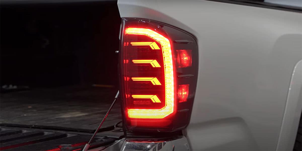 2016–2023 Tacoma Form Tail-Light Installation Guide 6 Check the lighting functions before tightening the mounting bolts.