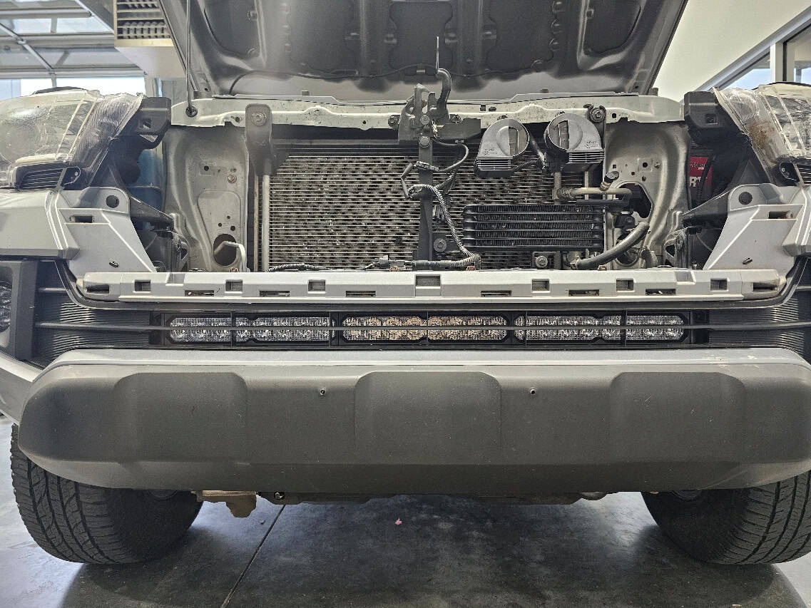 2016–2023 Toyota Tacoma Stealth Lightbar Installation Guide 9 Lightbar positioned before final aiming and tightening.