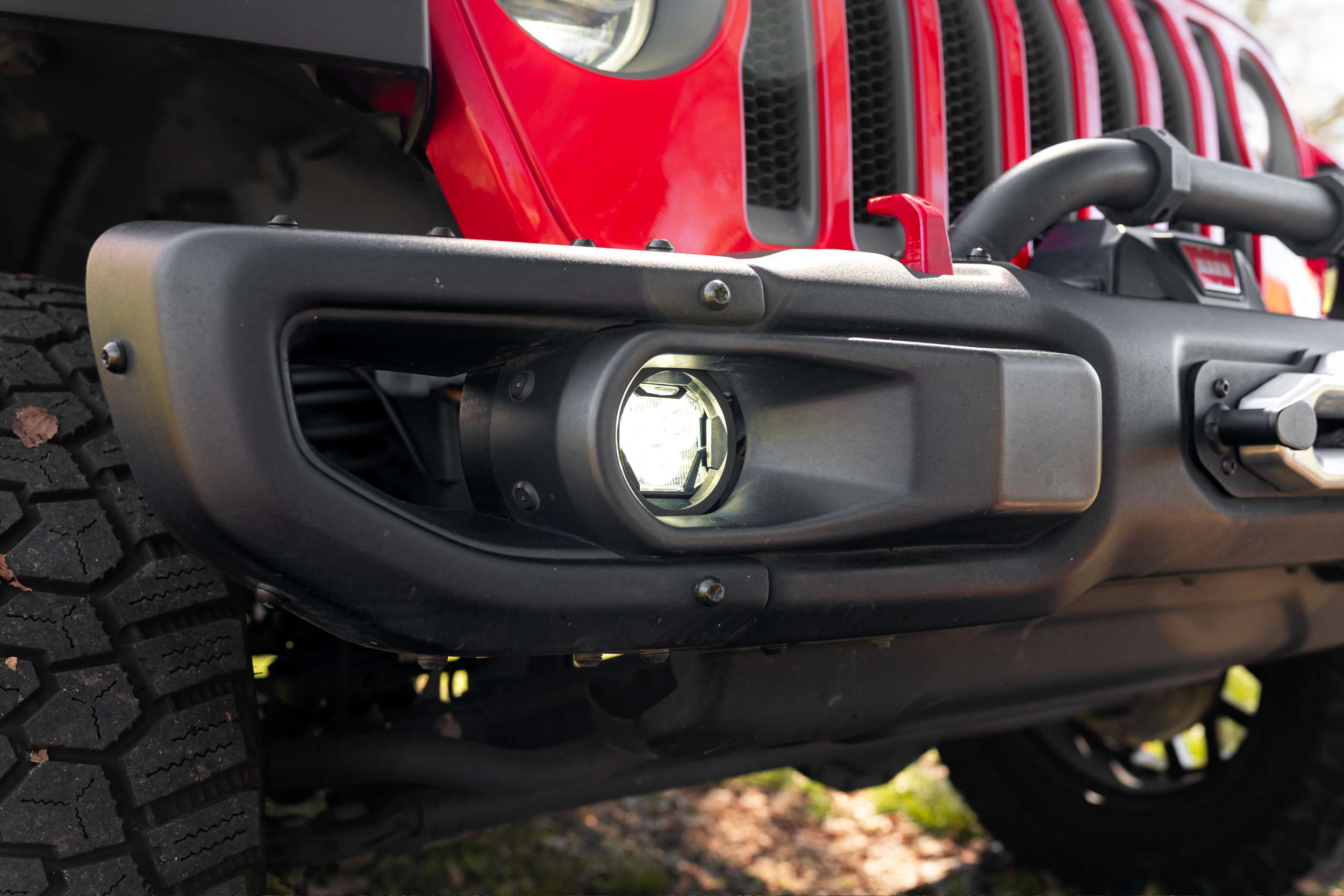 Morimoto 4Banger Ncs Wide Fog-Light Kit For 2018–2026 Jeep Wrangler Jl 7 Representative assembled kit. Select the listed output level, colour and optic; other vehicle lighting in installation photos is not included.