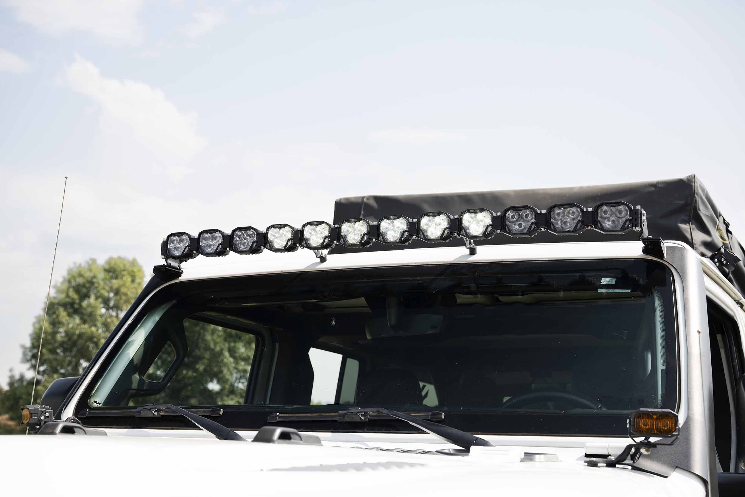 Morimoto 4Banger 12-Pod Roof Light-Bar Kit For 2018–2026 Jeep Wrangler Jl 7 Representative assembled kit. Select the listed output level, colour and optic; other vehicle lighting in installation photos is not included.