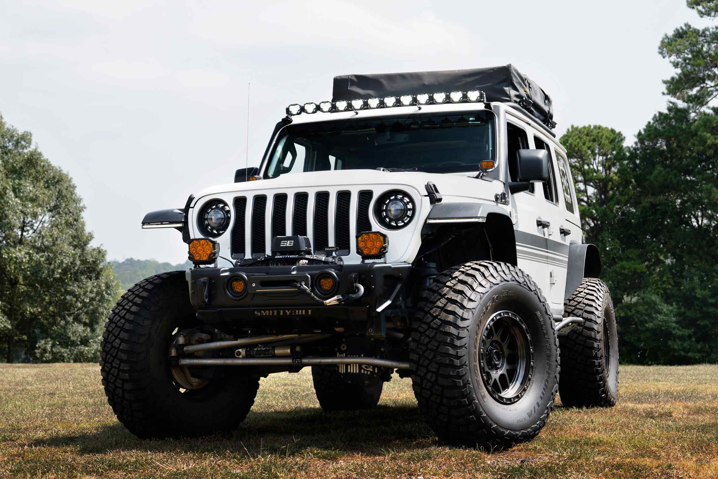 Morimoto 4Banger 12-Pod Roof Light-Bar Kit For 2018–2026 Jeep Wrangler Jl 53 Manufacturer JL installation example. Other lights and accessories pictured are not part of the selected roof kit.