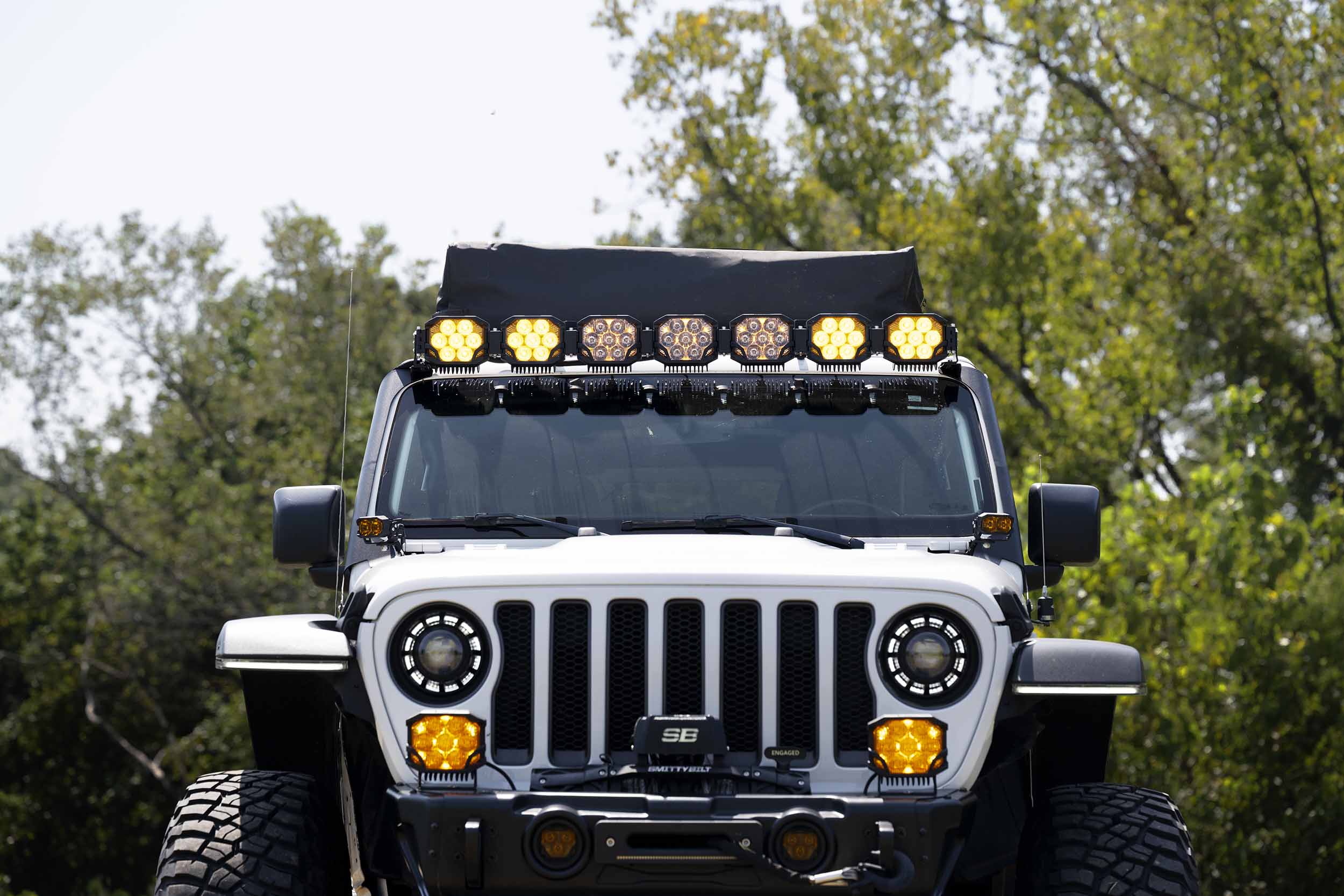 Morimoto Bigbanger 7-Pod Roof Light-Bar Kit For 2018–2026 Jeep Wrangler Jl 4 Representative assembled kit. Select the listed output level, colour and optic; other vehicle lighting in installation photos is not included.