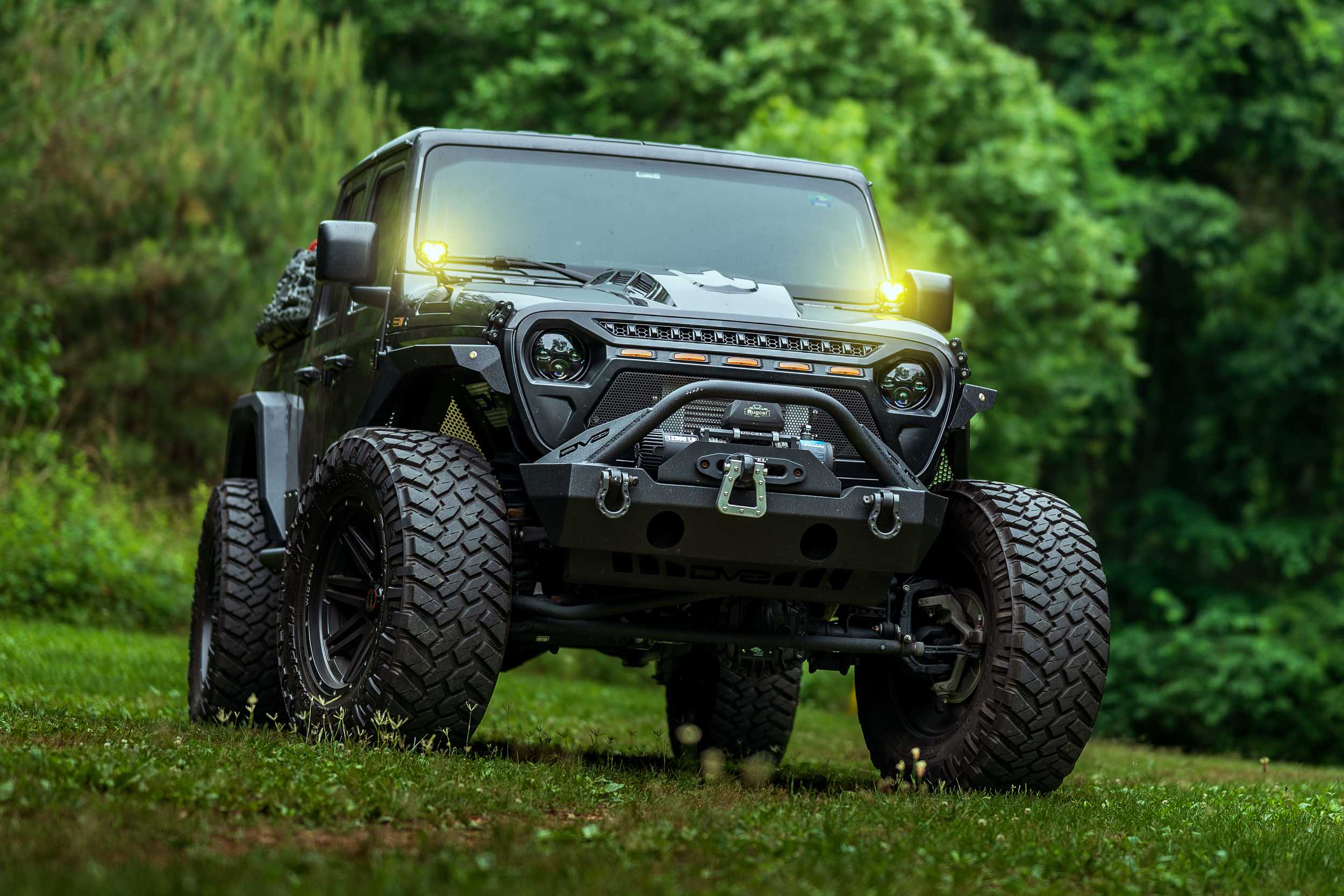 Morimoto 4Banger Ditch-Light Kit For 2018–2026 Jeep Wrangler Jl 7 Representative assembled kit. Select the listed output level, colour and optic; other vehicle lighting in installation photos is not included.