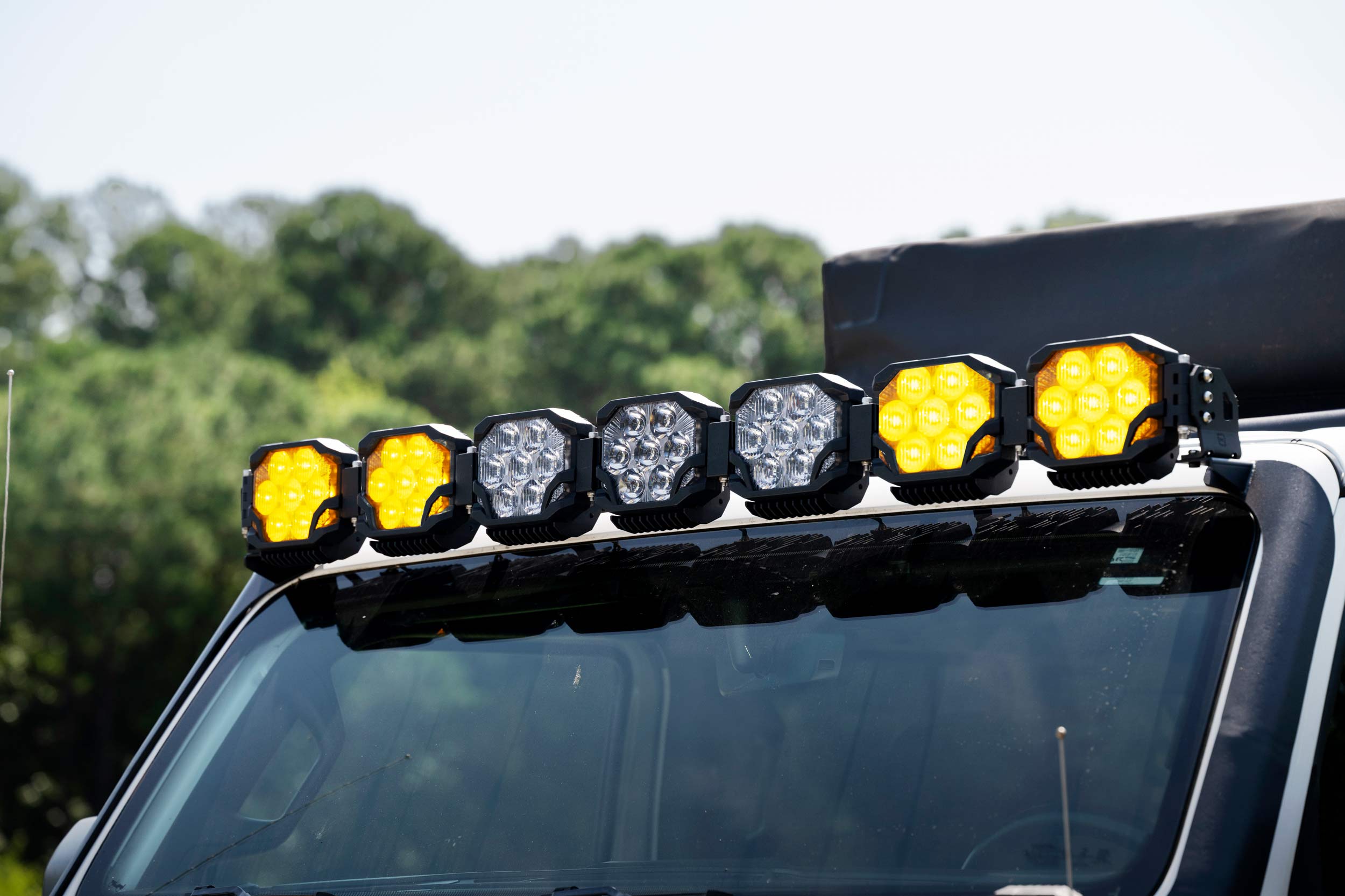 Morimoto Bigbanger 7-Pod Roof Light-Bar Kit For 2018–2026 Jeep Wrangler Jl 10 Representative assembled kit. Select the listed output level, colour and optic; other vehicle lighting in installation photos is not included.