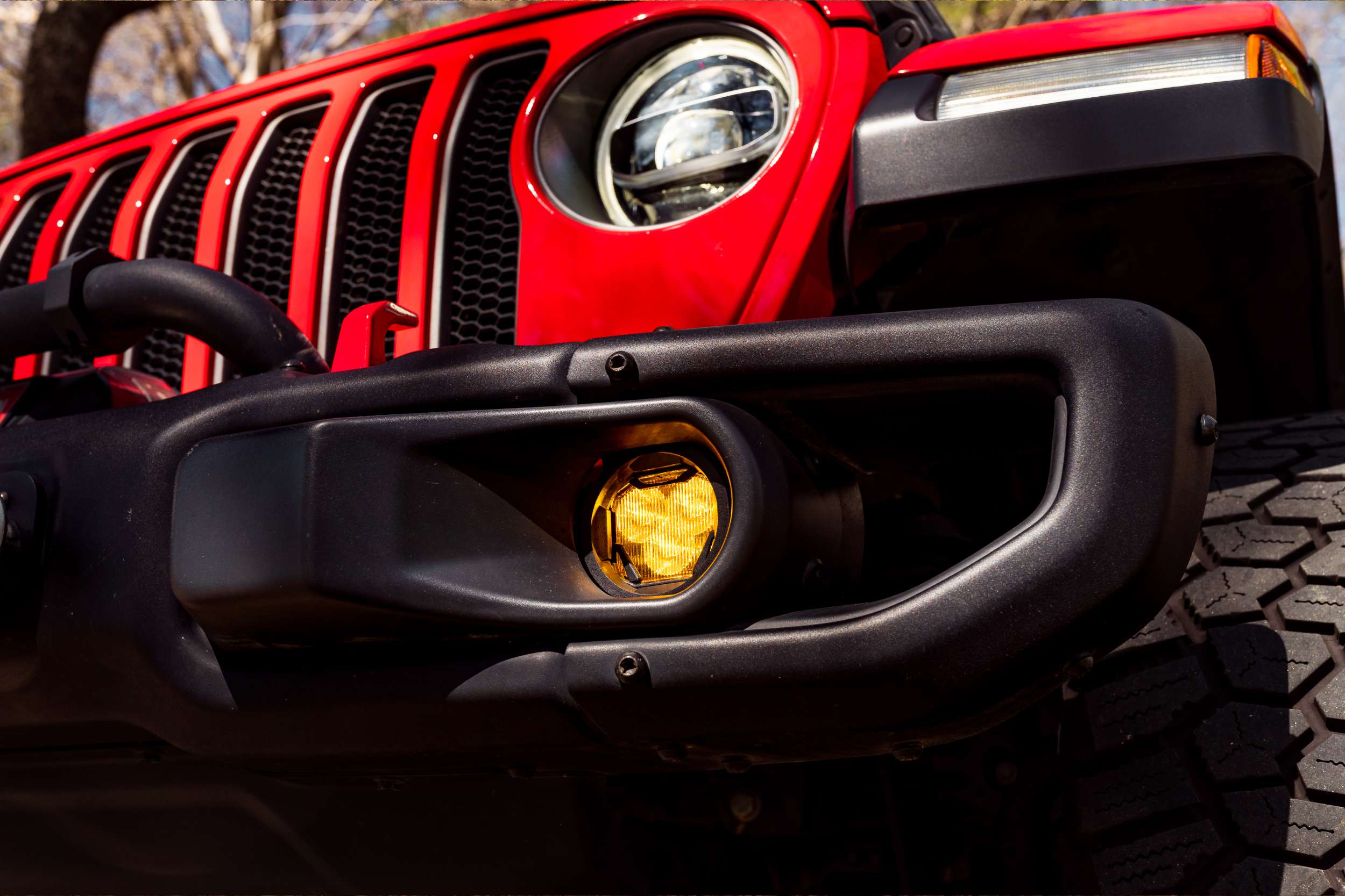 Morimoto 4Banger Ncs Wide Fog-Light Kit For 2018–2026 Jeep Wrangler Jl 9 Representative assembled kit. Select the listed output level, colour and optic; other vehicle lighting in installation photos is not included.
