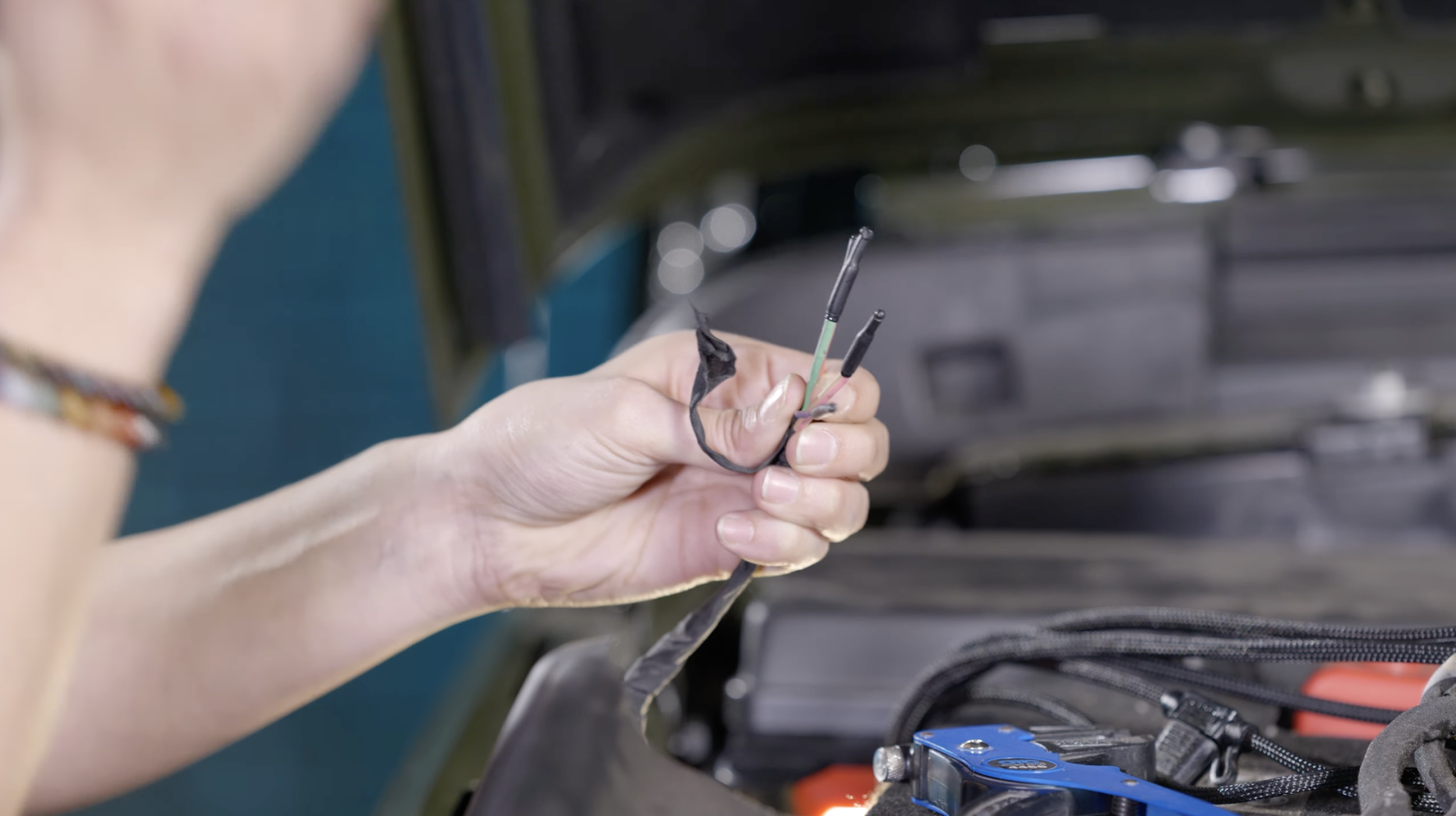 Jeep Jl Morimoto Ditch-Light Installation Guide 3 Factory AUX4 trigger connection in the equipped JL demonstration. This is not a universal wire-colour instruction.